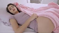 Sofie reyez follada por su hermano